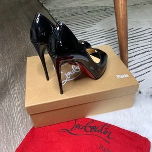 Christian Loutboutin Black Peep-Toe Pumps Size 37